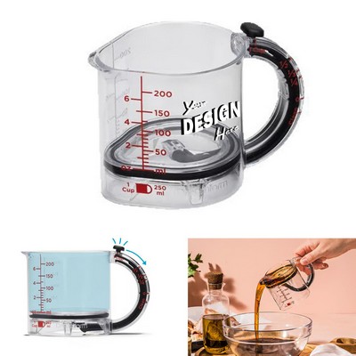 All-in-one adjustable measuring cup