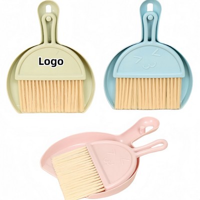 Compact Smile Design Desktop Broom Set for Keyboard Cleaning